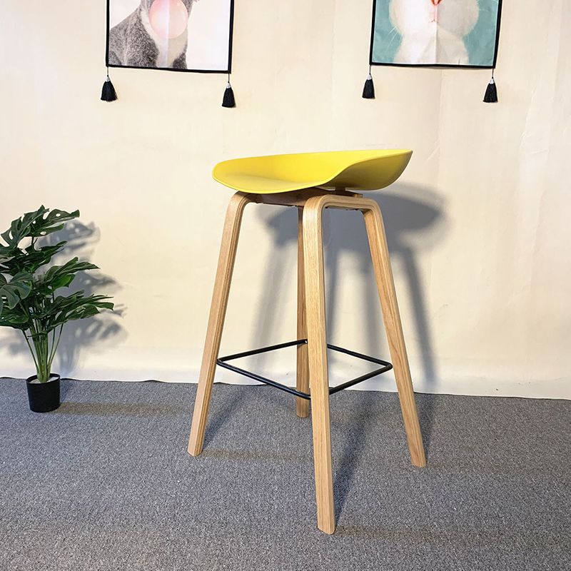 Scandinavian Bucket Armless Stool Plastic Bar Stool with Wood Legs Clearhalo 'Bar Furniture' 'Bar Stools' 'bar_stools' 'furn' 'furn_bar_stools' 'Furniture' 'Kitchen & Dining Furniture' 1200x1200_f094a04c-feab-4568-b16f-73f17c7be9b4
