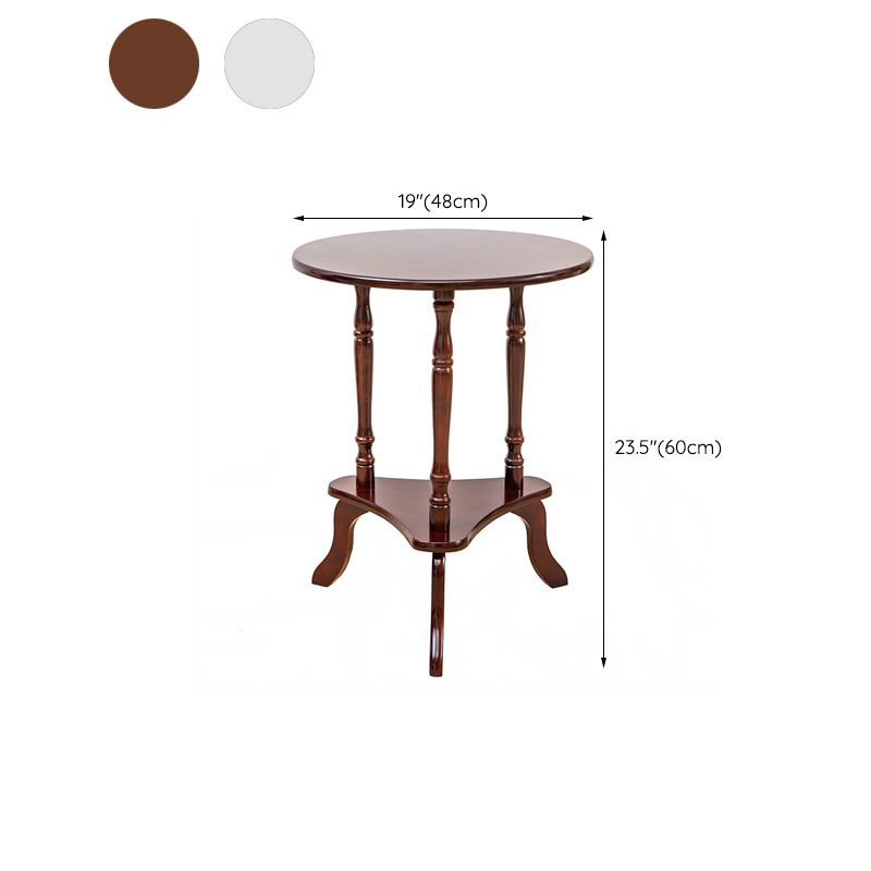 Tradizionale soggiorno a doppio livello con scaffale a 3 gambe tavolino