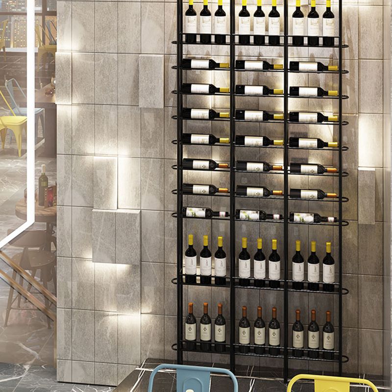 Moderne vloerwijnfles en glazen rek metalen wijnrek met wijnopslag