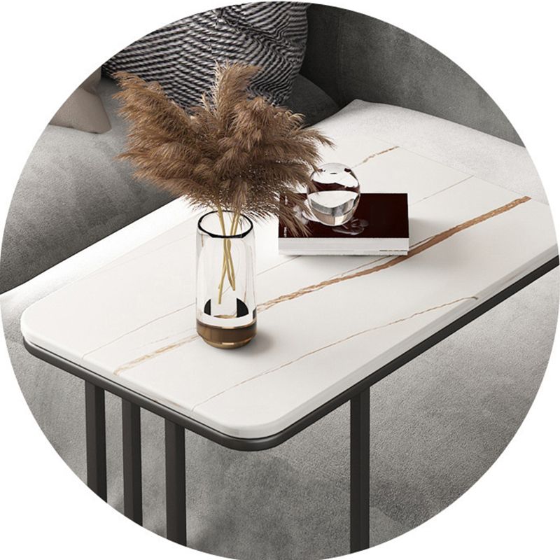 Mesa moderna de la esquina C redonda de la pizarra.