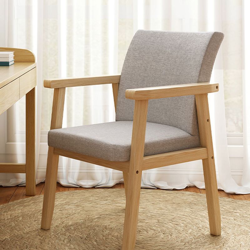 Eigentijdse massief houten rubberen houten arm eetstoel met gestoffeerd voor huis