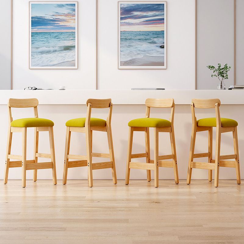 Taburete industrial de madera con altura de mostrador, taburete de bar sin brazos con cojín