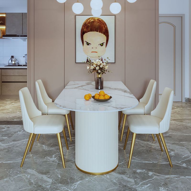 Tavolo da pranzo in forma gratuita minimalista con 4 sedie da pranzo in pelle bianca