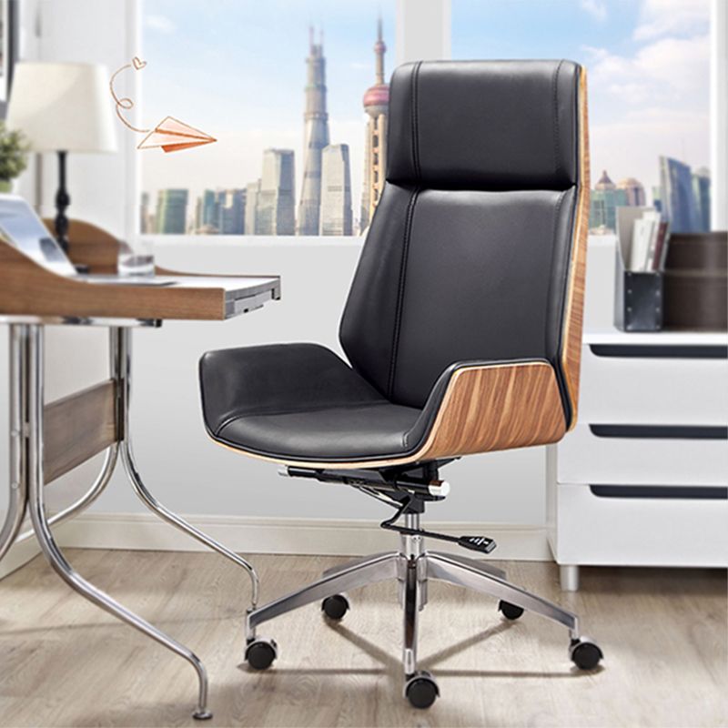Ergonomischer, verstellbarer Bürostuhl mit silberner Metallbasis, moderner Bürostuhl