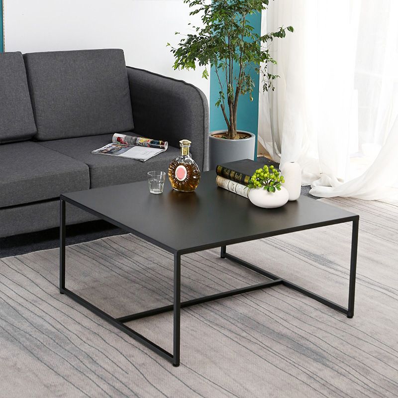 Tavolino moderno di ferro da ferro moderno della metà del secolo con tavolino da cocktail a base di cavalletto