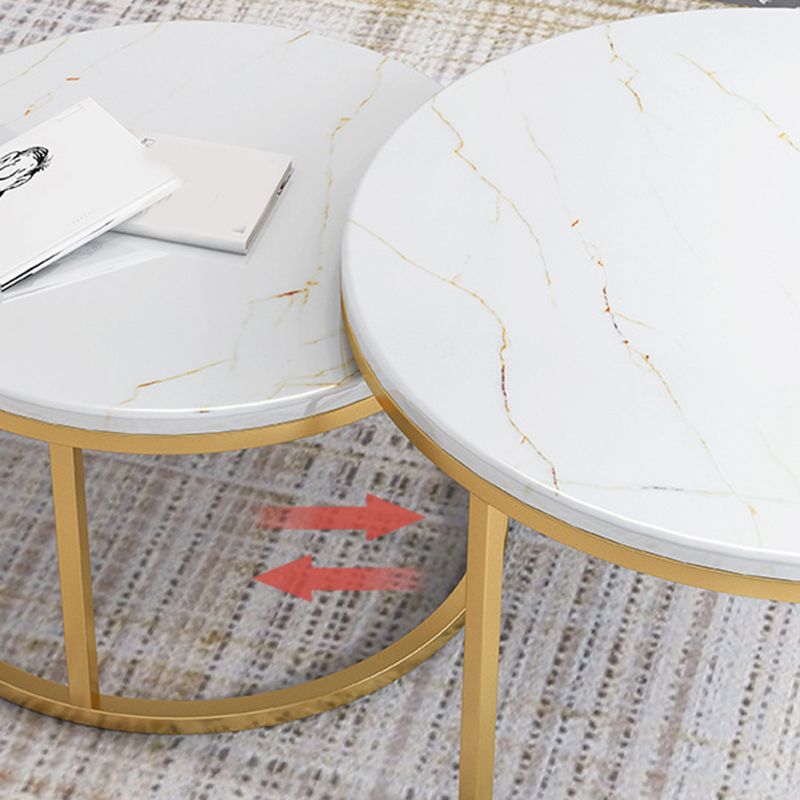 Ensemble de table basse gigogne avec plateau en marbre Glam, plateau rond et base en fer
