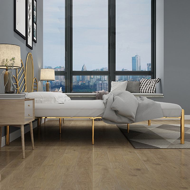 Letto a frame aperto di ferro con testiera e gambe in metallo letto glam 43.3 "h