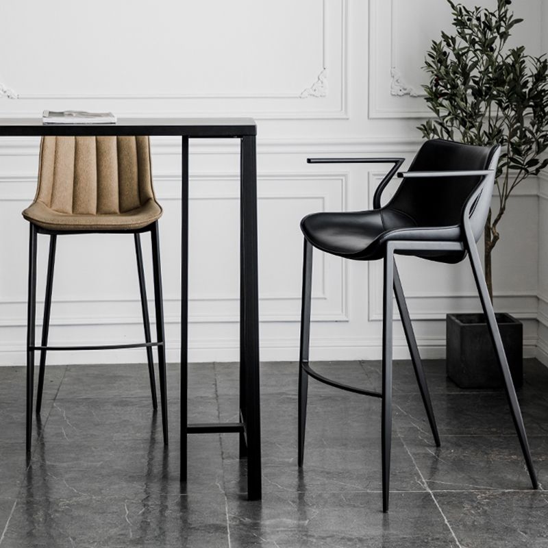 フェイクレザーカウンタースツールモダンスタイルのローバックバースツールとフットレスト
