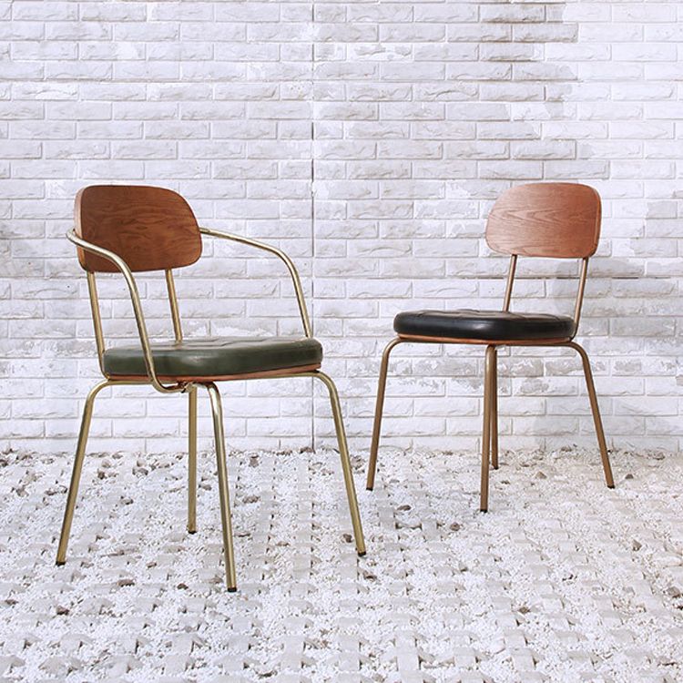 Sedia brasserie in pelle industriale sedia da pranzo nera aperta con gambe dorate