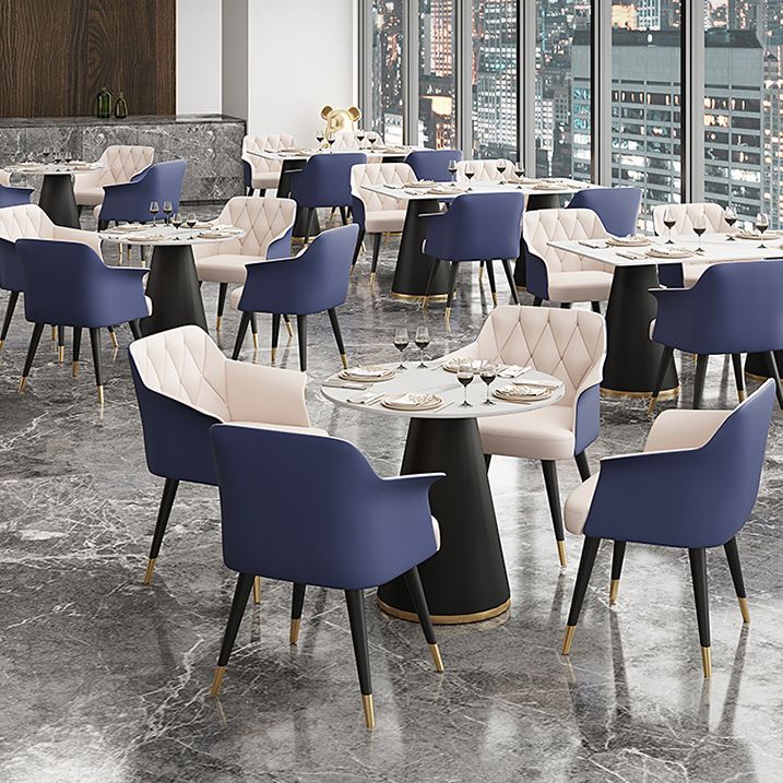 Tavolo da pranzo in stile moderno tavolo in pietra sinterizzata con base di metallo per sala da pranzo