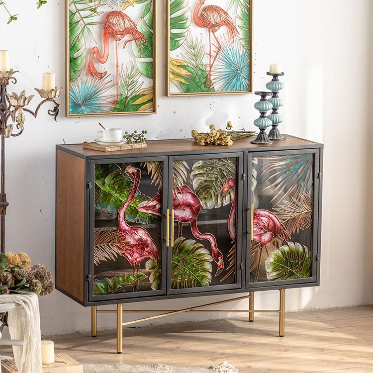 Ormat per la sala da pranzo in vetro in legno tradizionale.