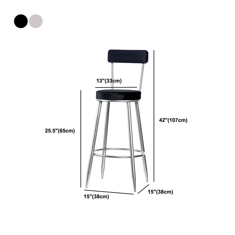 Sgabello da bar rotondo di ferro scandinavo.