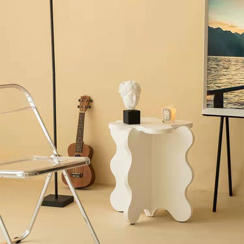 モダンなスタイルの不規則なサイドテーブルフェイクウッドエンドテーブルセット