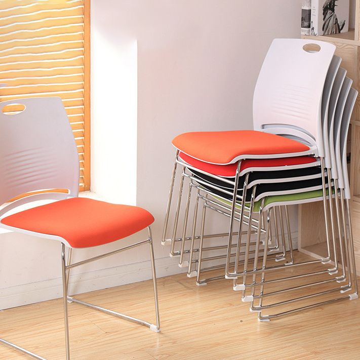 Pas de chaise de bureau moderne de roues chaise de bureau rembourrée sans bras