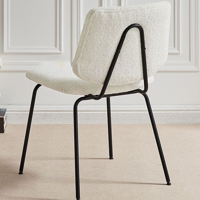 Eigentijdse zijstoel open rug metalen eetkamerstoel in het wit