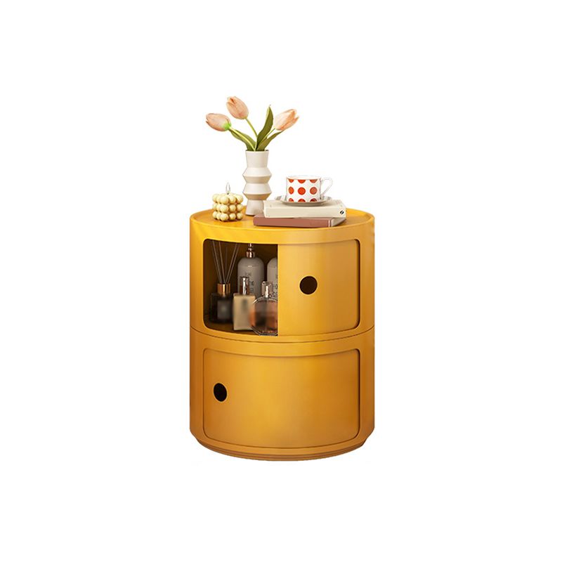 Dia Tavolo laterale di plastica rotonda Nordic in giallo/verde con conservazione