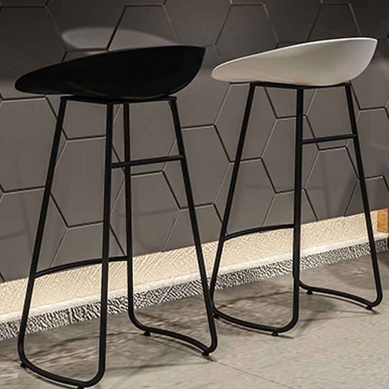 Simple Iron Low Back Barstool Nordic Indoor Tall Stool with Bucket Seat Clearhalo 'Bar Furniture' 'Bar Stools' 'bar_stools' 'furn' 'furn_bar_stools' 'furniture_bar_stools' 'Kitchen & Dining Furniture' 'kitchen&dining_furn' 'kitchen' 'kitchen_furn' Furniture' 1200x1200_f34e3399-afdc-4418-8598-7c86386495c1