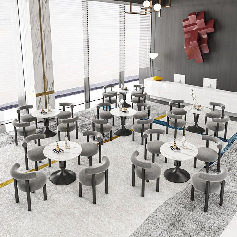 Tavolo da pranzo rotondo in stile moderno tavolo in pietra sinterizzata con base di piedistallo