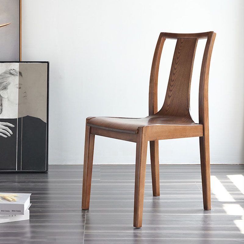 Silla lateral de la habitación del interior del interior de la madera del interior