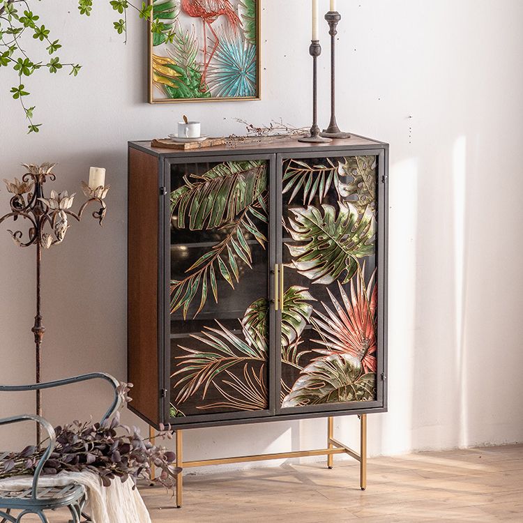 Ormat per la sala da pranzo in vetro in legno tradizionale.