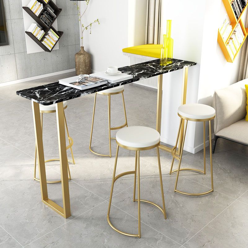 Stenen balktafel traditionele luxe rechthoekige bar eettafel met sleeënbasis in goud