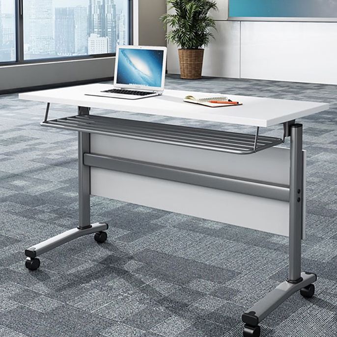 Bureau de bureau en bois moderne avec roues lance-roues avec un bureau d'écriture rectangulaire pour le bureau