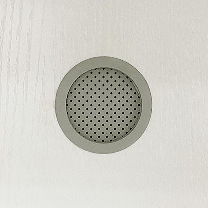 Weißer Kleiderschrank