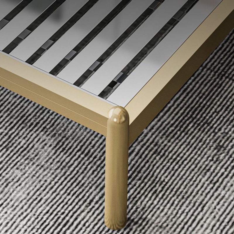 Metalen eigentijds standaardbed met metalen benen bedframe met hoofdeinde
