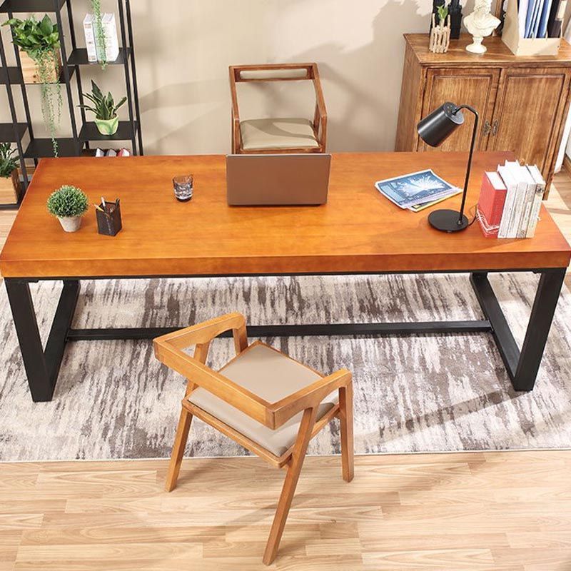 Industrielle Kiefer Holz Top -Büro -Schreibtisch Brauner rechteckiger Schreibtisch mit schwarzem Trestle