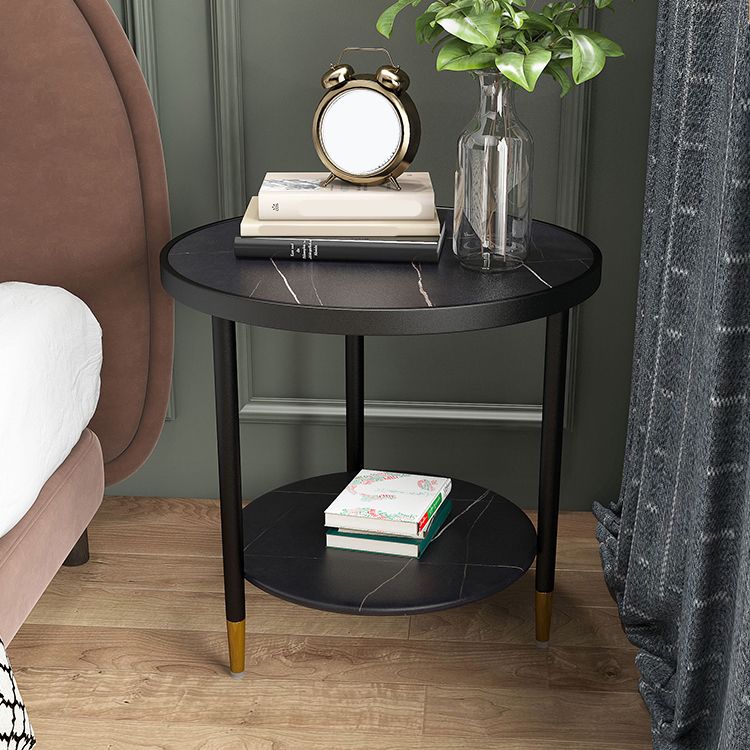 Nightand de table à accent en marbre faux contemporain 22,8 "Table table de nuit de lit avec 2 étagères