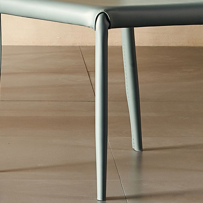 Chaise d'accompagnement contemporain en métal avec jambes en cuir