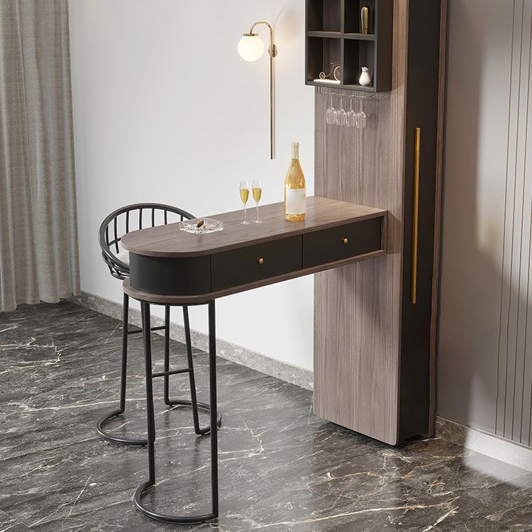 Tavolo da bar moderno in legno con armadietti e armadietto per il vino per soggiorno