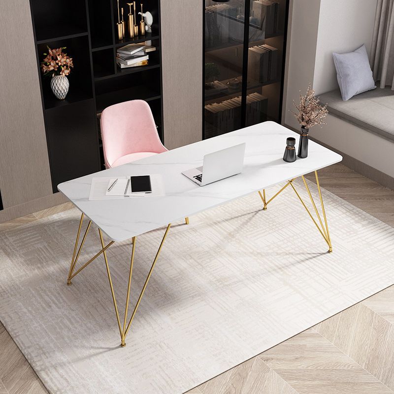 Moderne gesinterde stenen werktafel thuiskantoor bureau met metalen benen