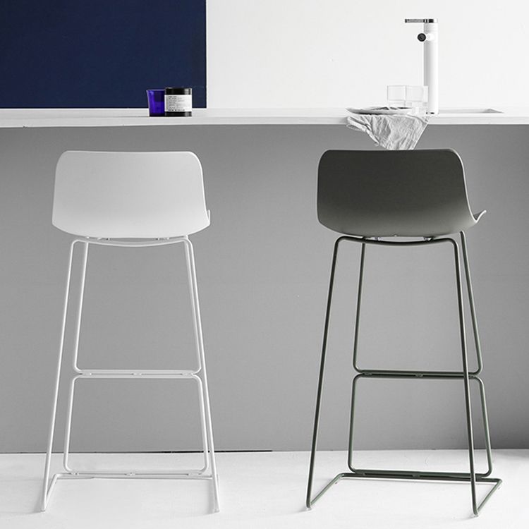 Modern Style Plastic Armless Stools Low Back Counter Stools with Metal Base Clearhalo 'Bar Furniture' 'Bar Stools' 'bar_stools' 'furn' 'furn_bar_stools' 'Furniture' 'furniture_bar_stools' 'Kitchen & Dining Furniture' 1200x1200_f5db95d9-55b1-4a0a-9563-d96ac129ab98