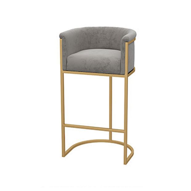 Sgabello in velluto con poggiapiede con poggiapiedi con poggiapiedi.