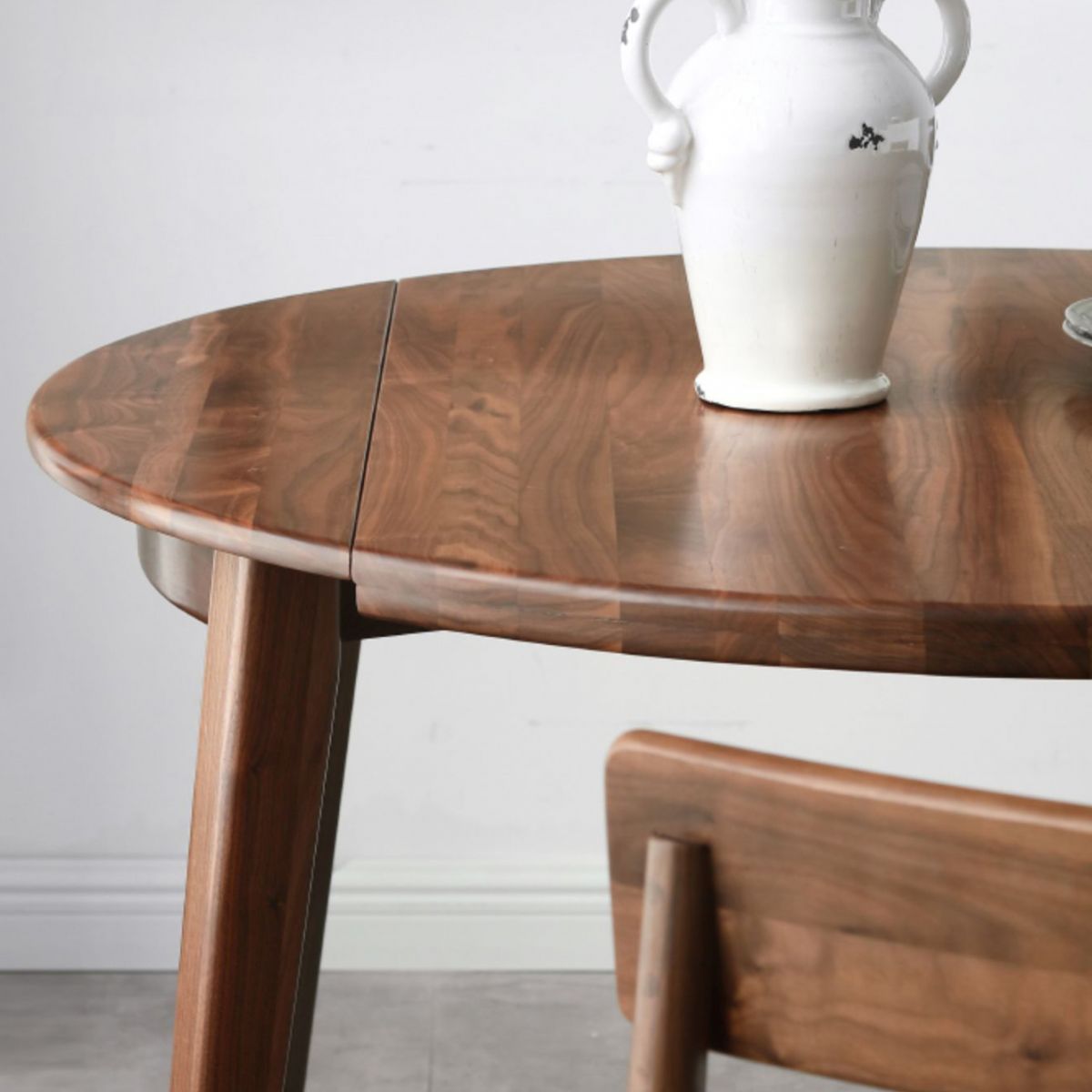 Modern Round Retractable Walnut Top Dining Table with 4 Brown Legs