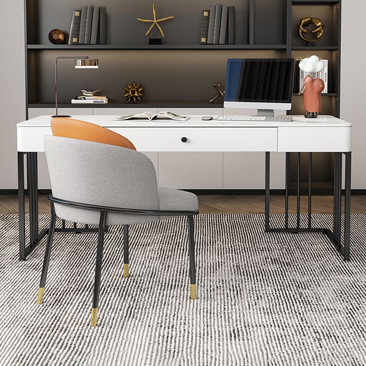 焼結された石湾曲したライティングデスクコンテンポラリーブラックスレッドベースデスク