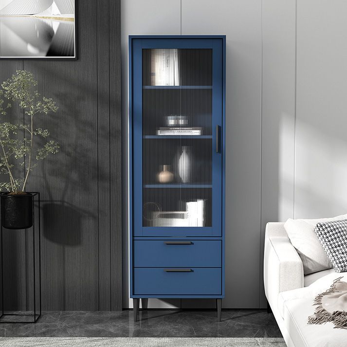 ガラスドアと4本の鋼の黒い脚を備えた木製のアクセントキャビネット