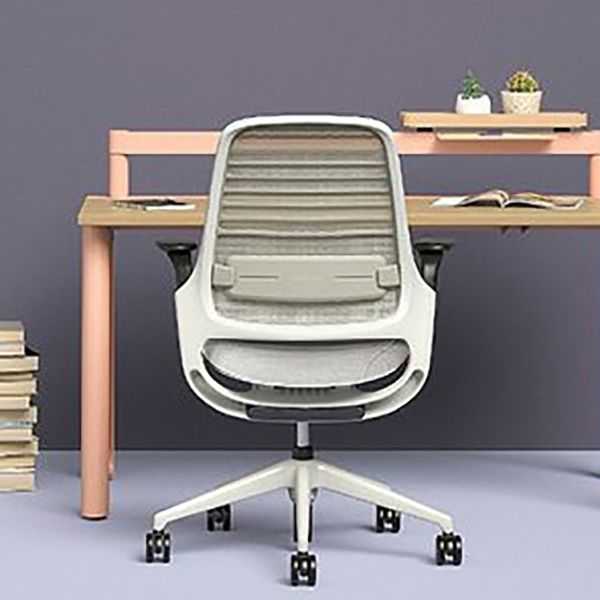 モダンなスイベルチェアチルトメカニズムリムーバブルアームズオフィスチェア付き車輪付き