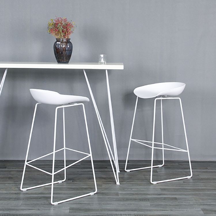 Scandinavian Plastic Bar Stools Footrest Indoor Counter Stool with Metal Legs