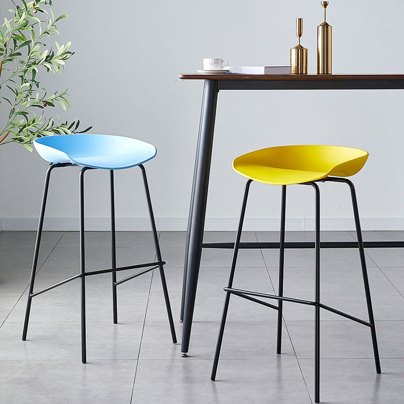 Contemporary Low Back Armless Bar Stool Plastic Bar Stool with Metal Legs Clearhalo 'Bar Furniture' 'Bar Stools' 'bar_stools' 'furn' 'furn_bar_stools' 'Furniture' 'Kitchen & Dining Furniture' 1200x1200_f6a5639f-336d-4c1a-a300-c5816f5a1988