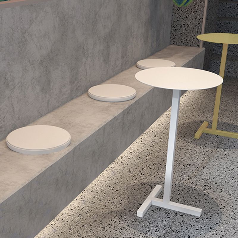 Mid-Century Modern Mental Coffee Table Round Top Shape Pedestal Cocktail Table