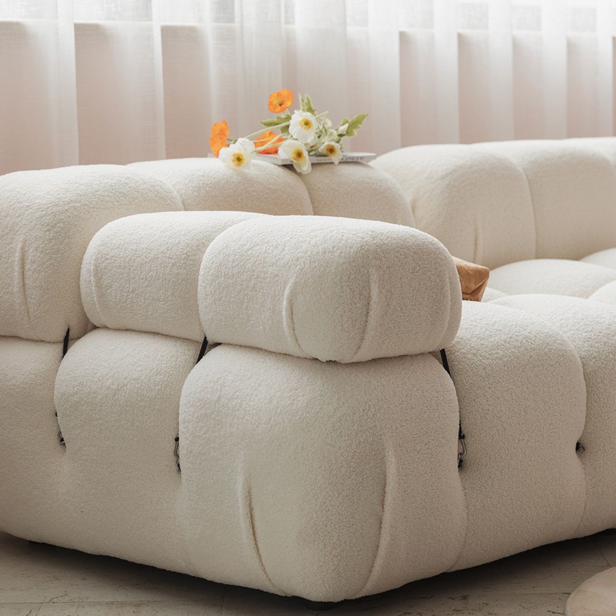 Sofá con mechones con almohada contemporáne