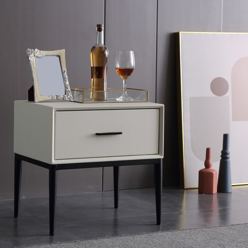 Comodino moderno di accento comodino in legno massiccio con gambe