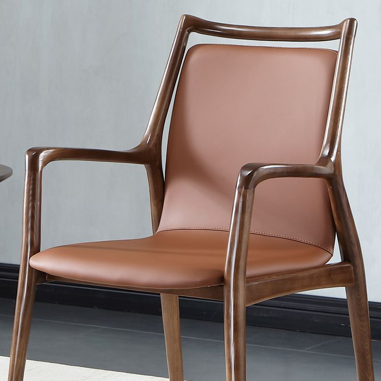 Nordischer Lederstuhl für Lederbrauner Arm in festem Holz für Zuhause