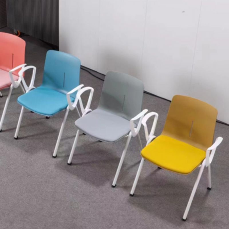 Eigentijdse vaste wapenconferentie stoel mesh stoeltaakstoel voor kantoor