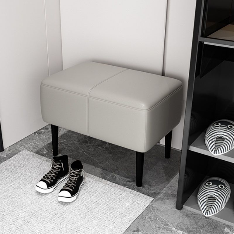 Moderne gepolsterte Ottomanen Rechteck Form Leder Osmanen mit Beinen