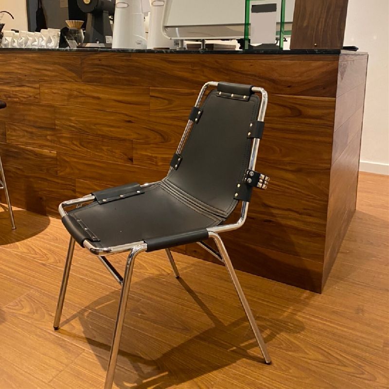 現代のキッチンダイニングチェアフェイクレザーサイドチェア銀の脚