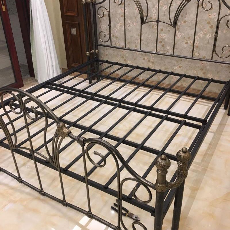 Metal Open-Frame Bed Solid Color Slat Bed with Custom Gold Leg