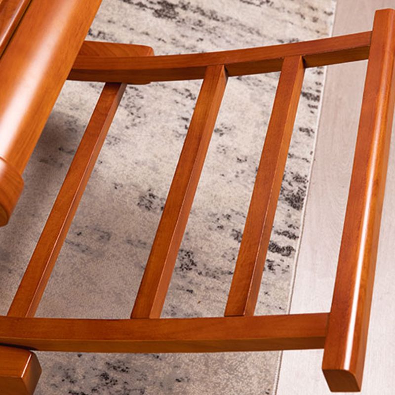 Chaise de culbuteur traditionnelle Solide Rocker Rocker Rocker Rocker dans le salon